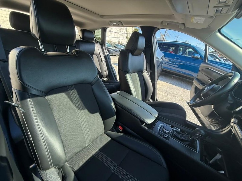 Mazda CX-5 Vehicle Full-screen Gallery Image 24