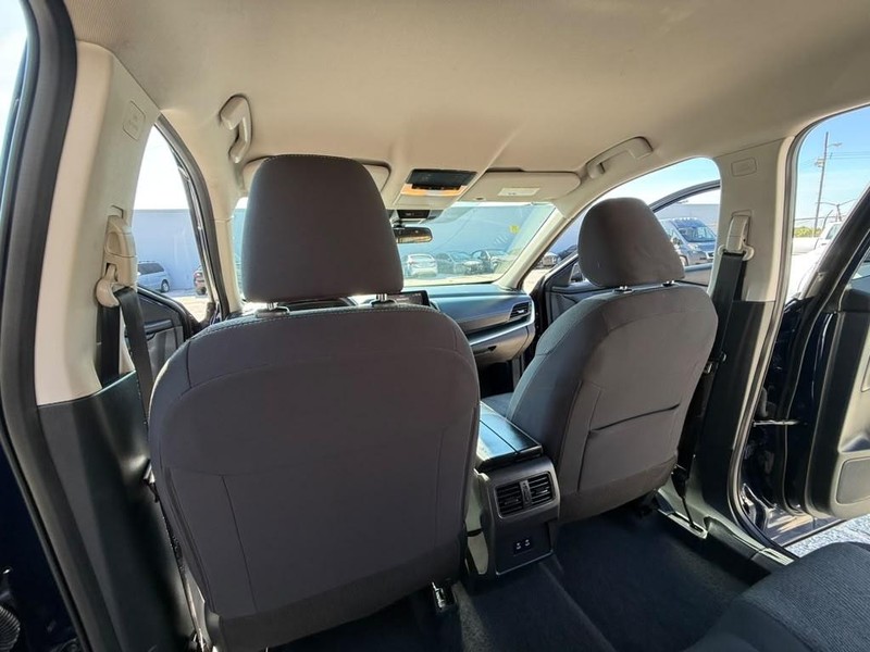 Nissan Rogue Vehicle Full-screen Gallery Image 14
