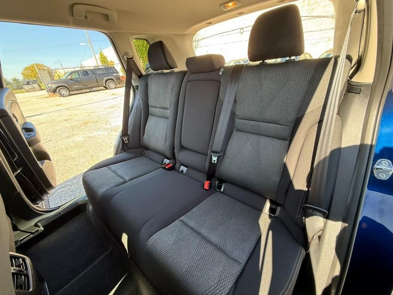Nissan Rogue Vehicle Full-screen Gallery Image 15