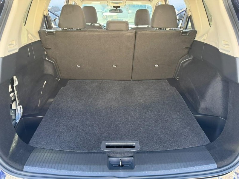 Nissan Rogue Vehicle Full-screen Gallery Image 18