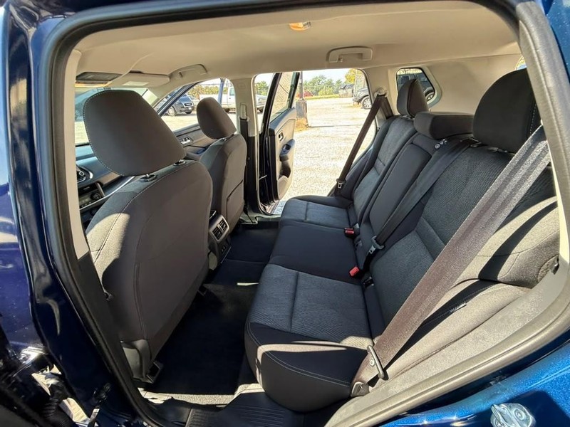 Nissan Rogue Vehicle Full-screen Gallery Image 19