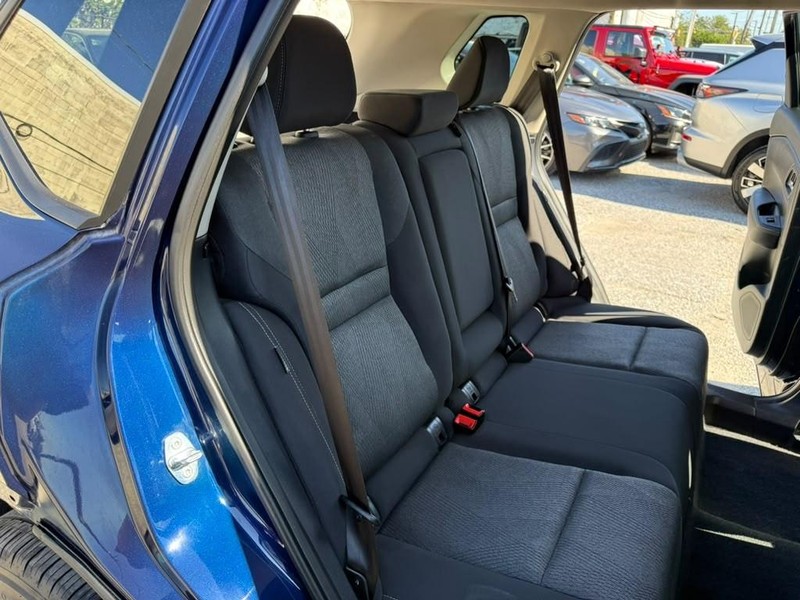 Nissan Rogue Vehicle Full-screen Gallery Image 20
