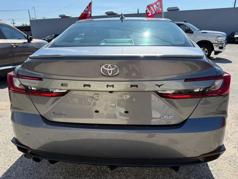 Toyota Camry Vehicle Full-screen Gallery Image 8