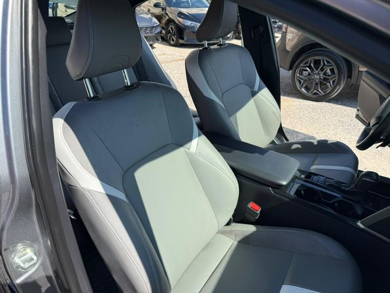 Toyota Camry Vehicle Full-screen Gallery Image 15