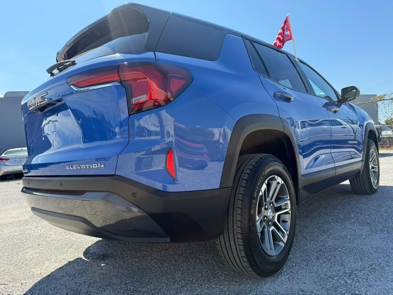GMC Terrain Vehicle Full-screen Gallery Image 7