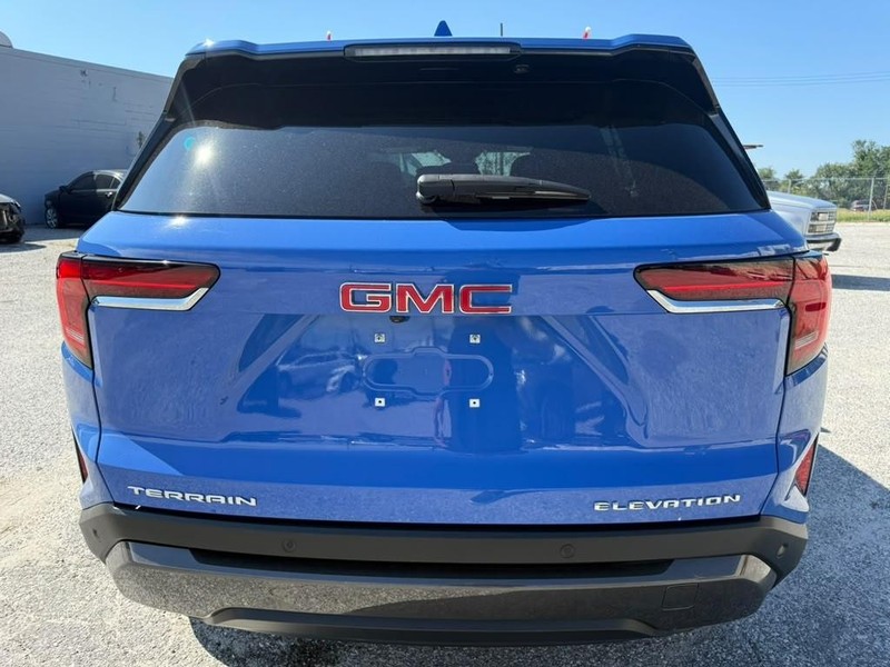GMC Terrain Vehicle Full-screen Gallery Image 8