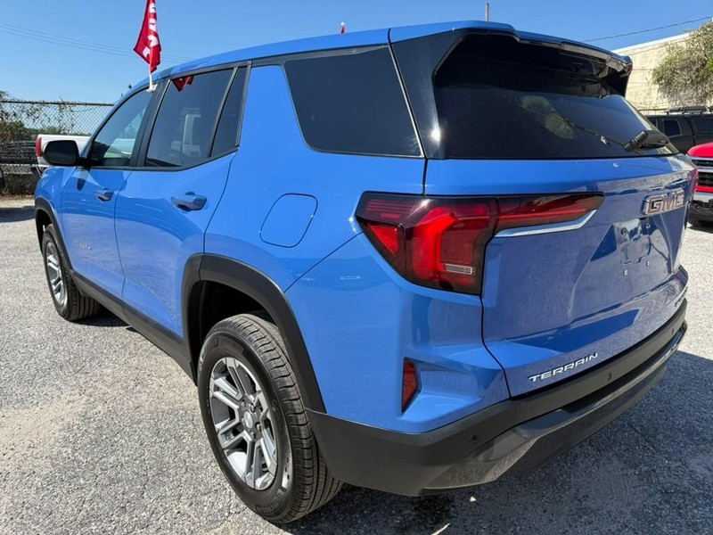 GMC Terrain Vehicle Full-screen Gallery Image 9