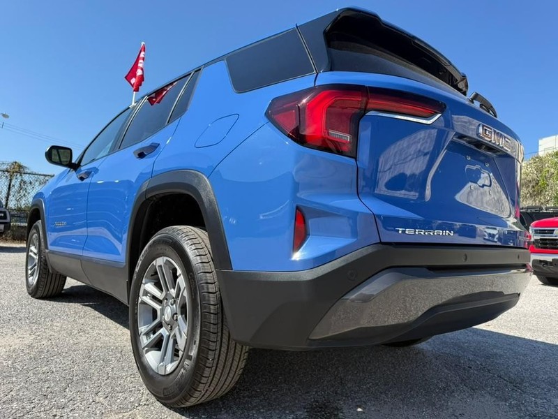 GMC Terrain Vehicle Full-screen Gallery Image 10