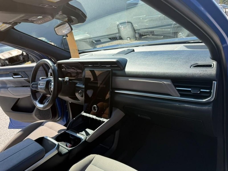 GMC Terrain Vehicle Full-screen Gallery Image 12