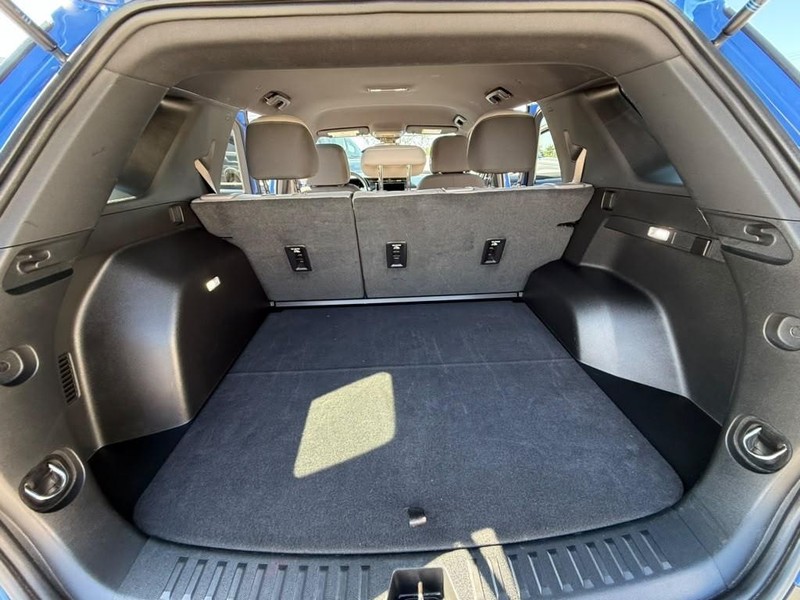 GMC Terrain Vehicle Full-screen Gallery Image 18