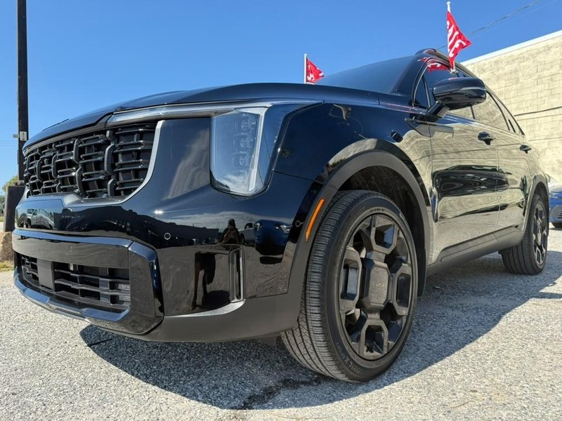 Kia Sorento Vehicle Full-screen Gallery Image 2