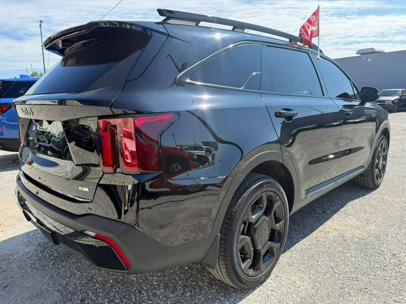 Kia Sorento Vehicle Full-screen Gallery Image 6