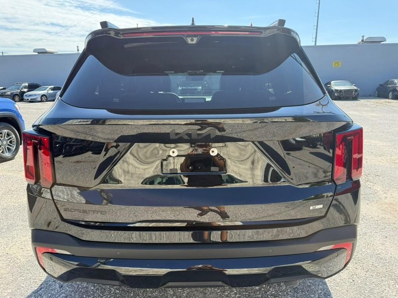 Kia Sorento Vehicle Full-screen Gallery Image 8