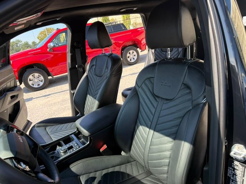 Kia Sorento Vehicle Full-screen Gallery Image 12