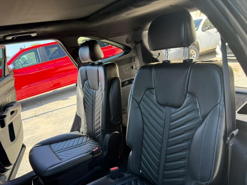 Kia Sorento Vehicle Full-screen Gallery Image 14