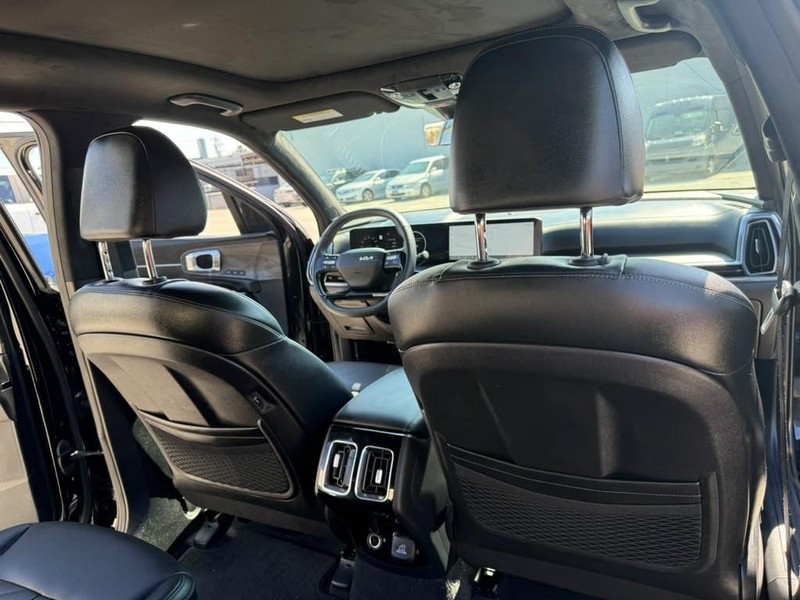 Kia Sorento Vehicle Full-screen Gallery Image 22