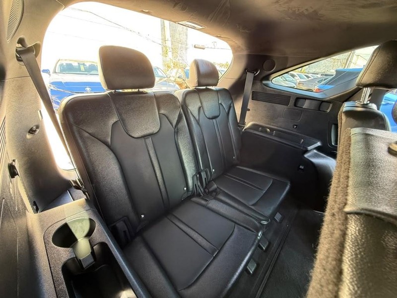 Kia Sorento Vehicle Full-screen Gallery Image 24