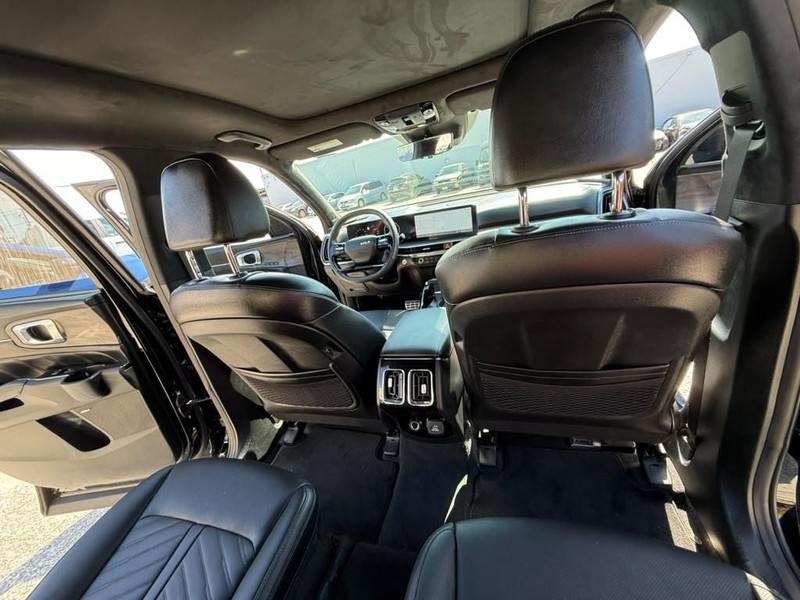 Kia Sorento Vehicle Full-screen Gallery Image 26