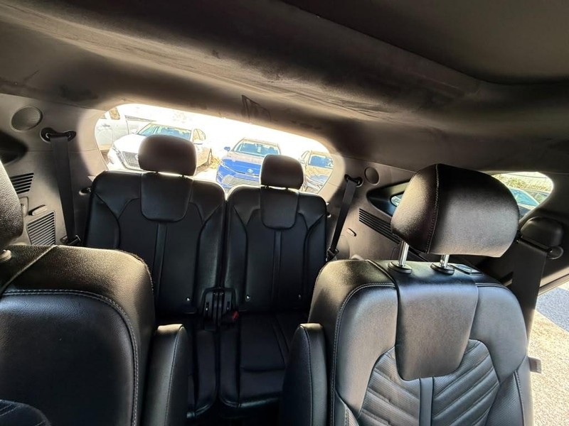 Kia Sorento Vehicle Full-screen Gallery Image 30