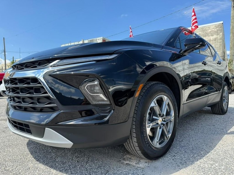 Chevrolet Blazer Vehicle Full-screen Gallery Image 2