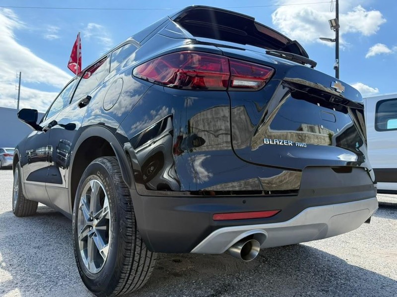 Chevrolet Blazer Vehicle Full-screen Gallery Image 9