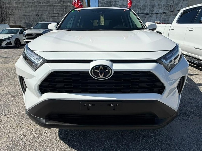 Toyota RAV4 Vehicle Full-screen Gallery Image 5