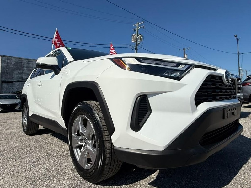 Toyota RAV4 Vehicle Full-screen Gallery Image 8