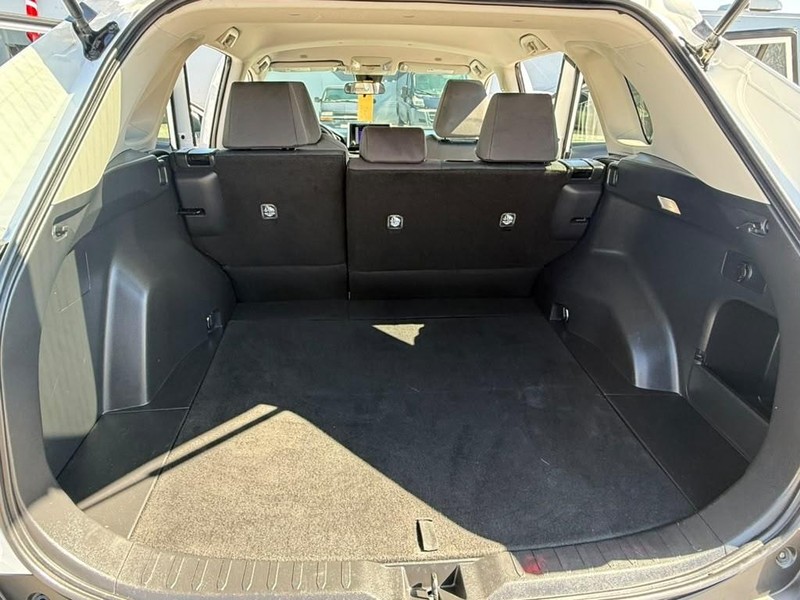 Toyota RAV4 Vehicle Full-screen Gallery Image 13