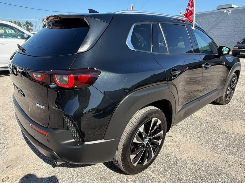 Mazda CX-50 Hybrid Vehicle Full-screen Gallery Image 5