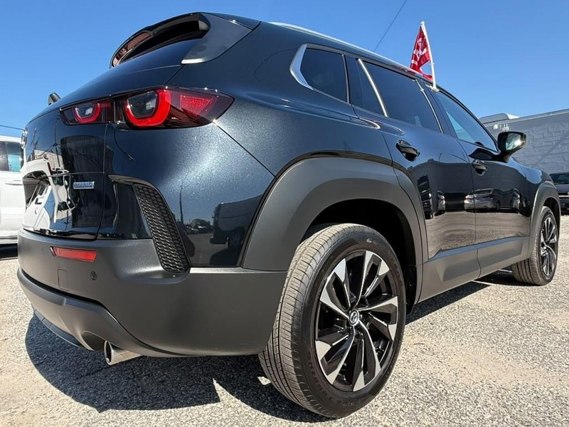 Mazda CX-50 Hybrid Vehicle Full-screen Gallery Image 9