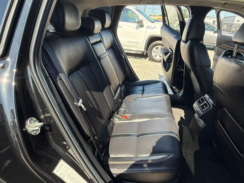 Mazda CX-50 Hybrid Vehicle Full-screen Gallery Image 14