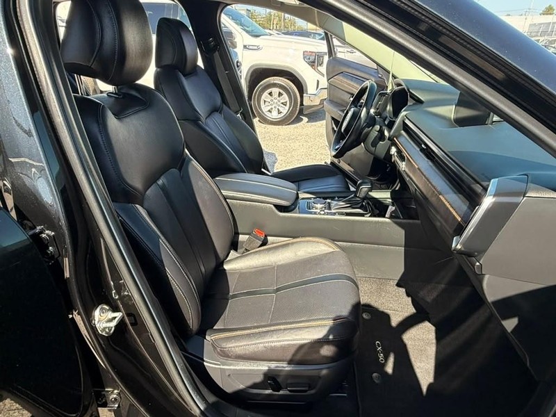 Mazda CX-50 Hybrid Vehicle Full-screen Gallery Image 15