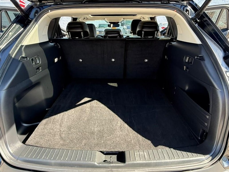 Mazda CX-50 Hybrid Vehicle Full-screen Gallery Image 16
