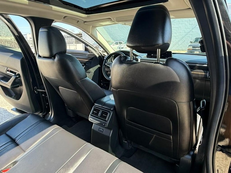 Mazda CX-50 Hybrid Vehicle Full-screen Gallery Image 18