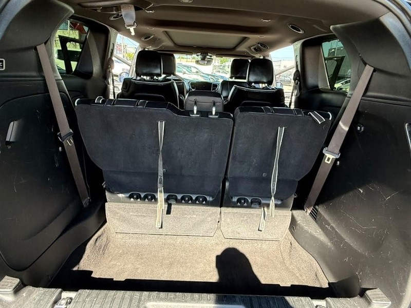 Chrysler Pacifica Vehicle Full-screen Gallery Image 23