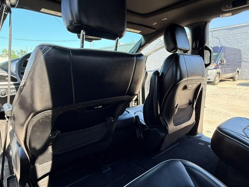 Chrysler Pacifica Vehicle Full-screen Gallery Image 25
