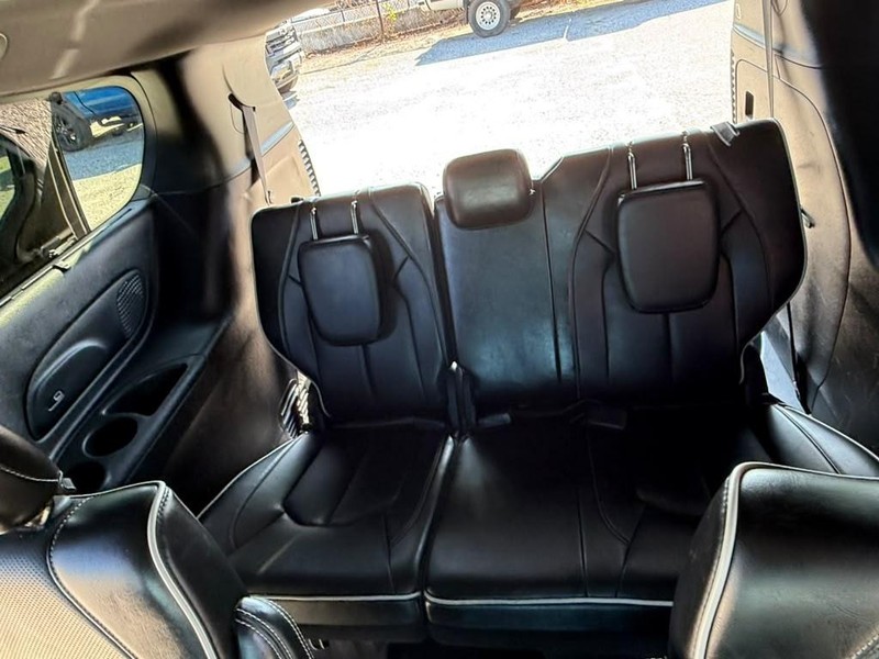 Chrysler Pacifica Vehicle Full-screen Gallery Image 28