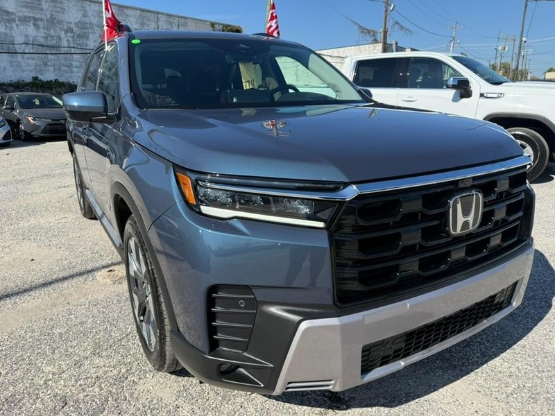 Honda Pilot Vehicle Full-screen Gallery Image 2