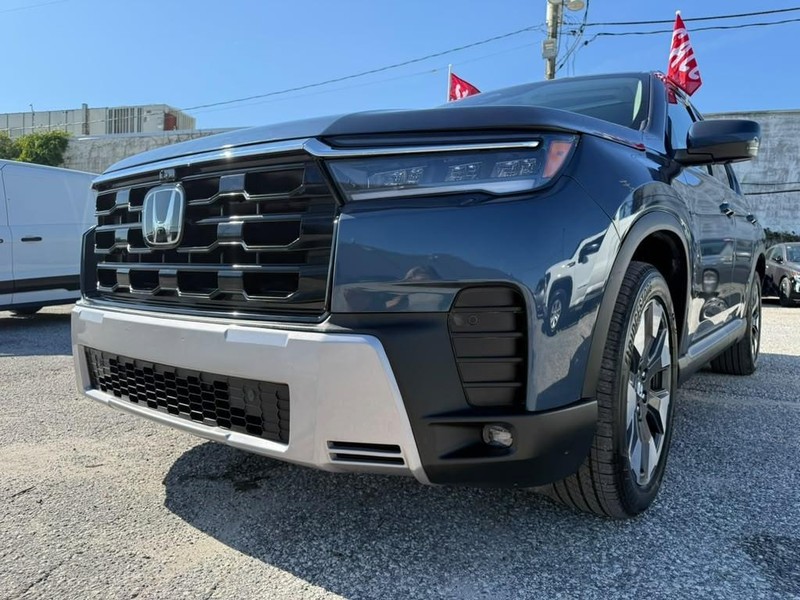 Honda Pilot Vehicle Full-screen Gallery Image 3