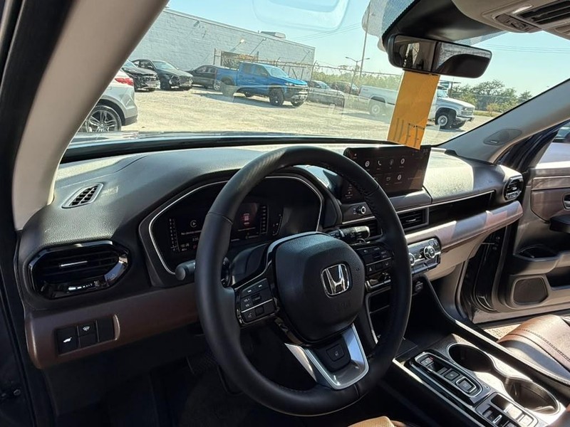 Honda Pilot Vehicle Full-screen Gallery Image 16