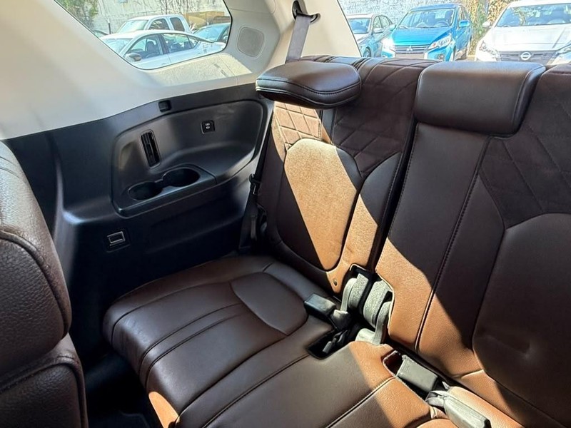 Honda Pilot Vehicle Full-screen Gallery Image 23