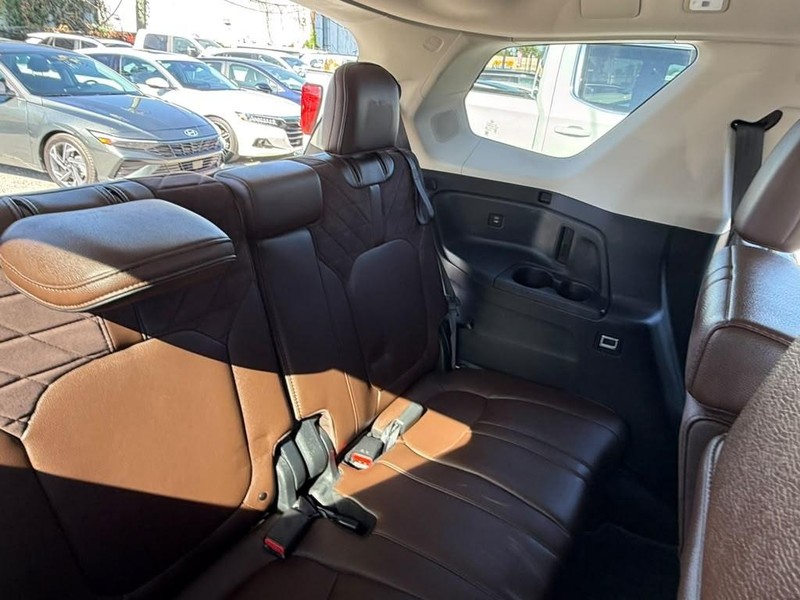 Honda Pilot Vehicle Full-screen Gallery Image 24