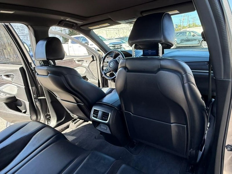 Acura RDX Vehicle Full-screen Gallery Image 4