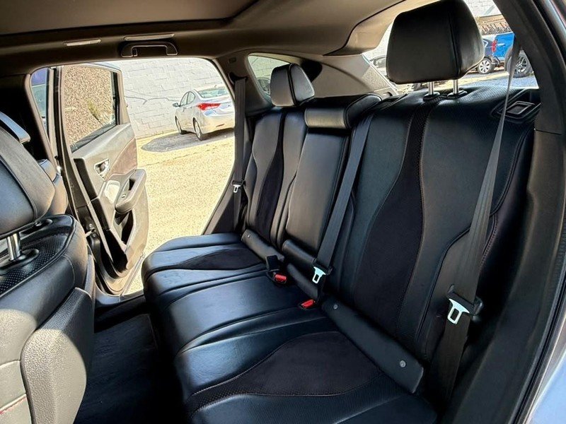 Acura RDX Vehicle Full-screen Gallery Image 5