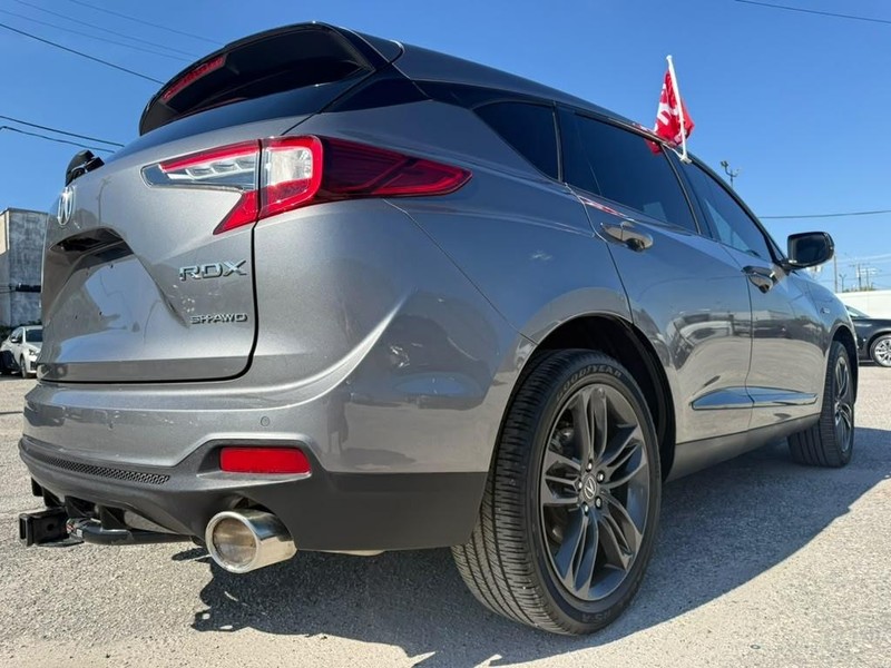 Acura RDX Vehicle Full-screen Gallery Image 9