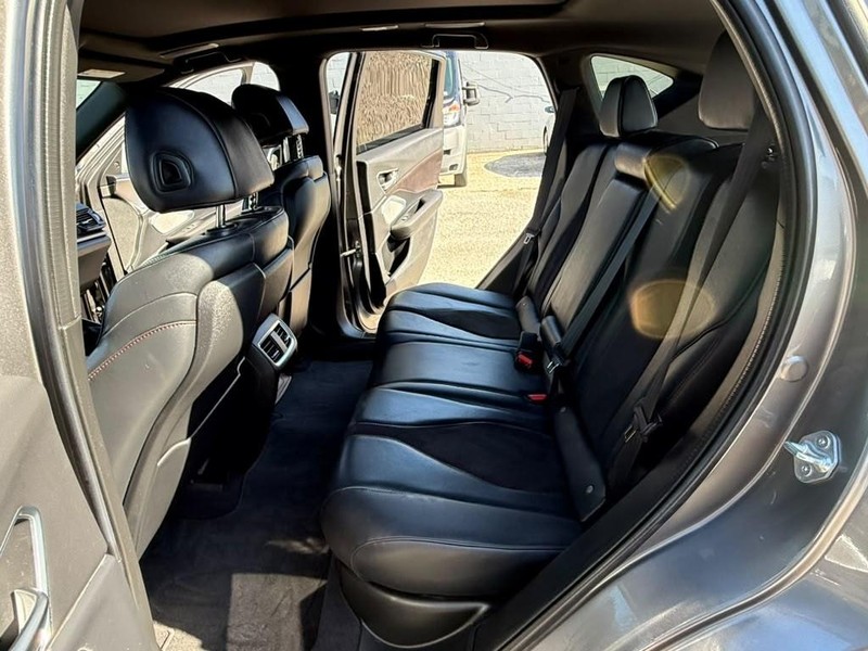 Acura RDX Vehicle Full-screen Gallery Image 11