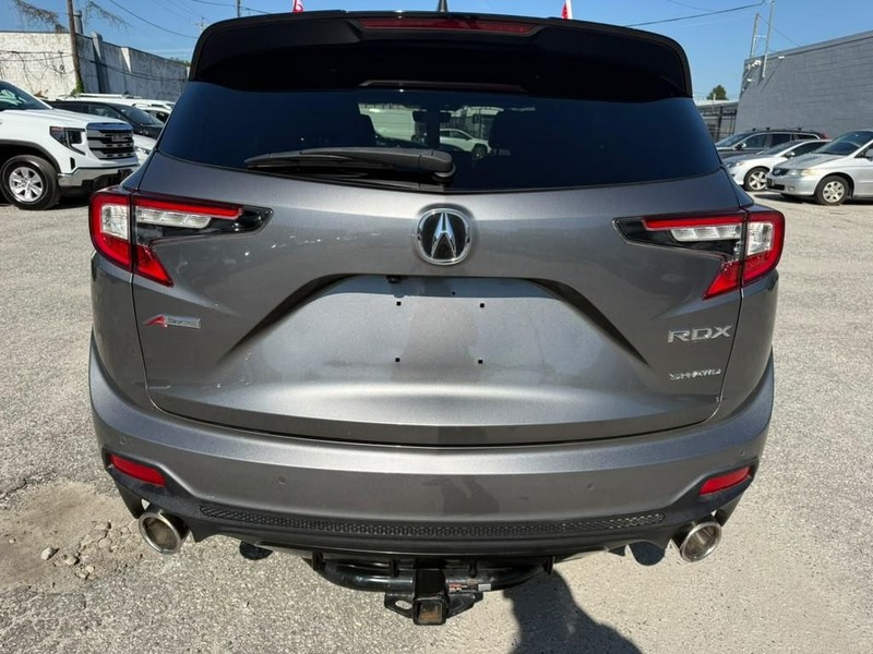 Acura RDX Vehicle Full-screen Gallery Image 14