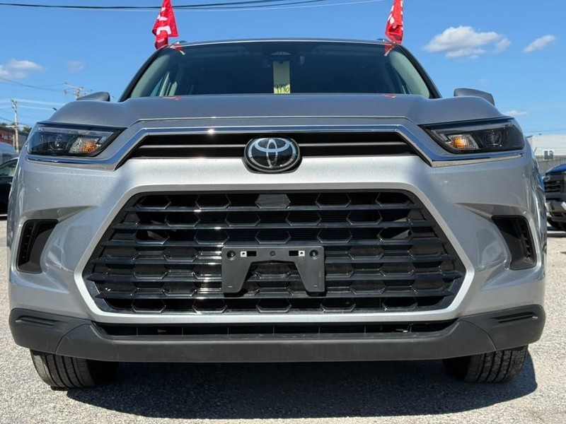 Toyota Grand Highlander Vehicle Full-screen Gallery Image 4
