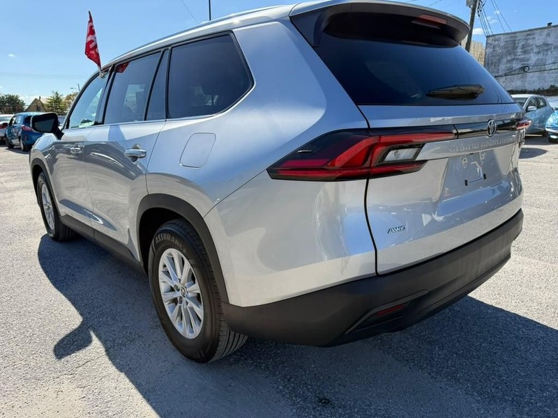 Toyota Grand Highlander Vehicle Full-screen Gallery Image 5