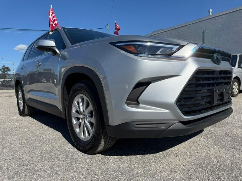 Toyota Grand Highlander Vehicle Full-screen Gallery Image 8